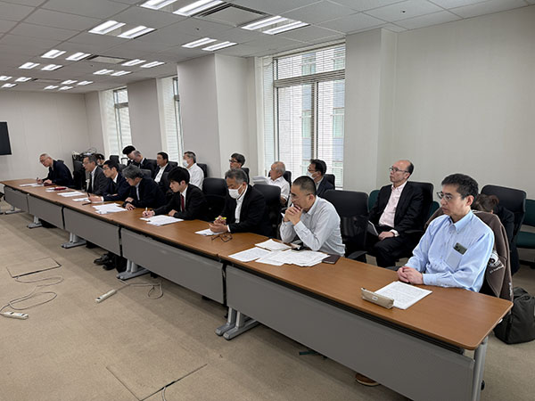 金融庁に要請する金融共闘